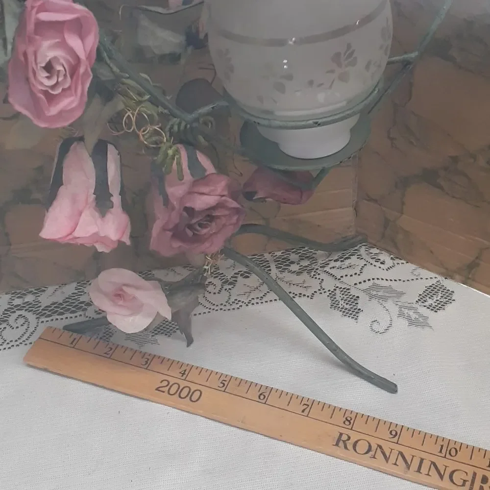 -‎ Verde Green metal hanging heart candlelight with pink roses.